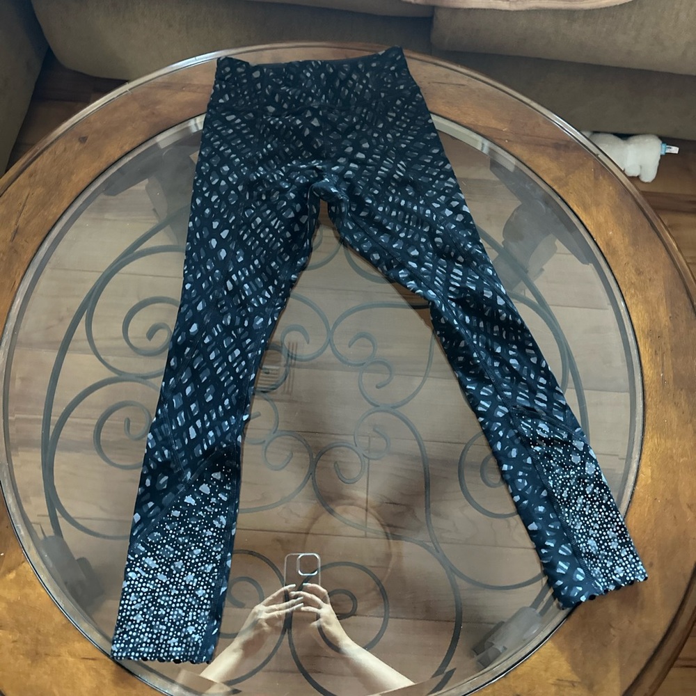 Lululemon scalloped Patterned leggings SZ 4
